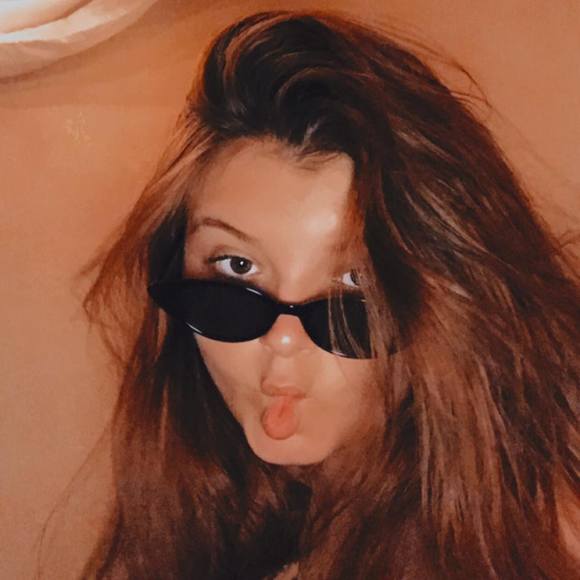 Meet your Posher, Trinity - Picture 1 of 1